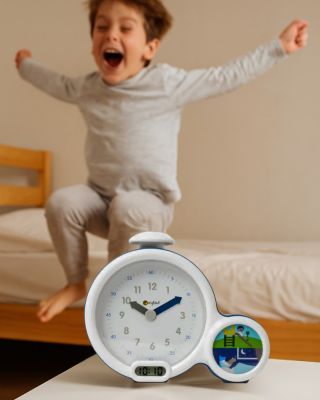 🕰️😂 Hodiny se točí zpátky a my taky! Víkend = hodina spánku navíc, hurááá! 🎉 Malí šikulové, buďte připraveni: s našimi...