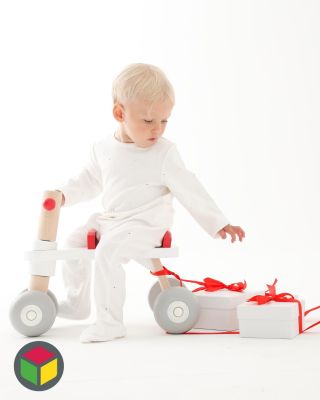 🏎️✨ Malí závodníci připraveni na start? Dřevěné odrážedlo přináší dětem radost z rychlosti a zároveň maximální bezpečí...