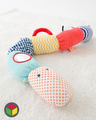 ✨ Růst začíná i v těch nejmenších okamžicích! Tato aktivní housenka doprovází miminko při jeho prvních objevech 🌈 Objevuje...