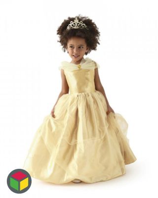 👑✨ Už máme připravenou večerní róbu na Štědrý den, nebo ještě hledáme tu pravou? 😉 S těmito zlatými princeznovskými šaty...